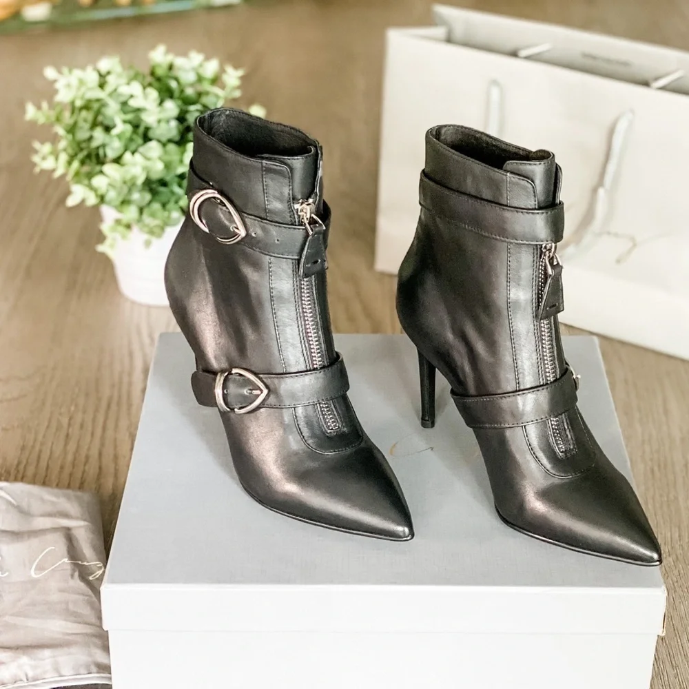 Lola Cruz Black Boots with Straps - Picture 4 of 6